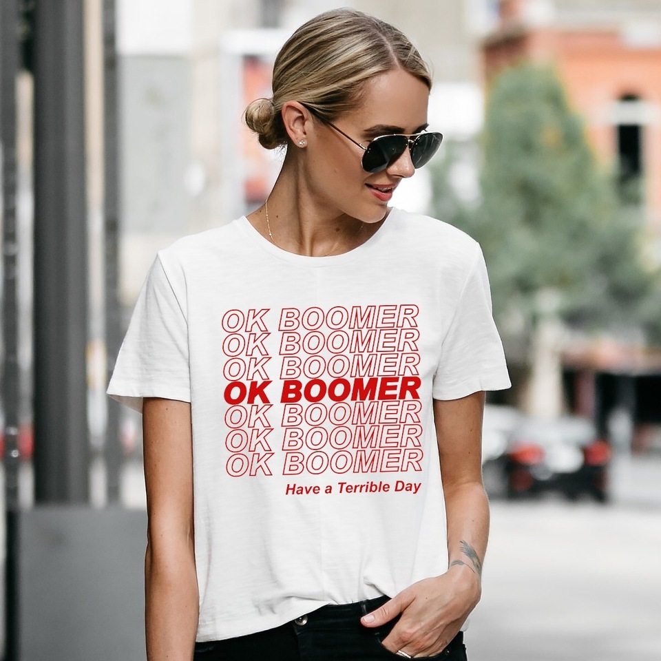 T-Shirt &quot;OK Boomer&quot; blanc écriture rouge pour femmes - /medias/157442623178.jpg